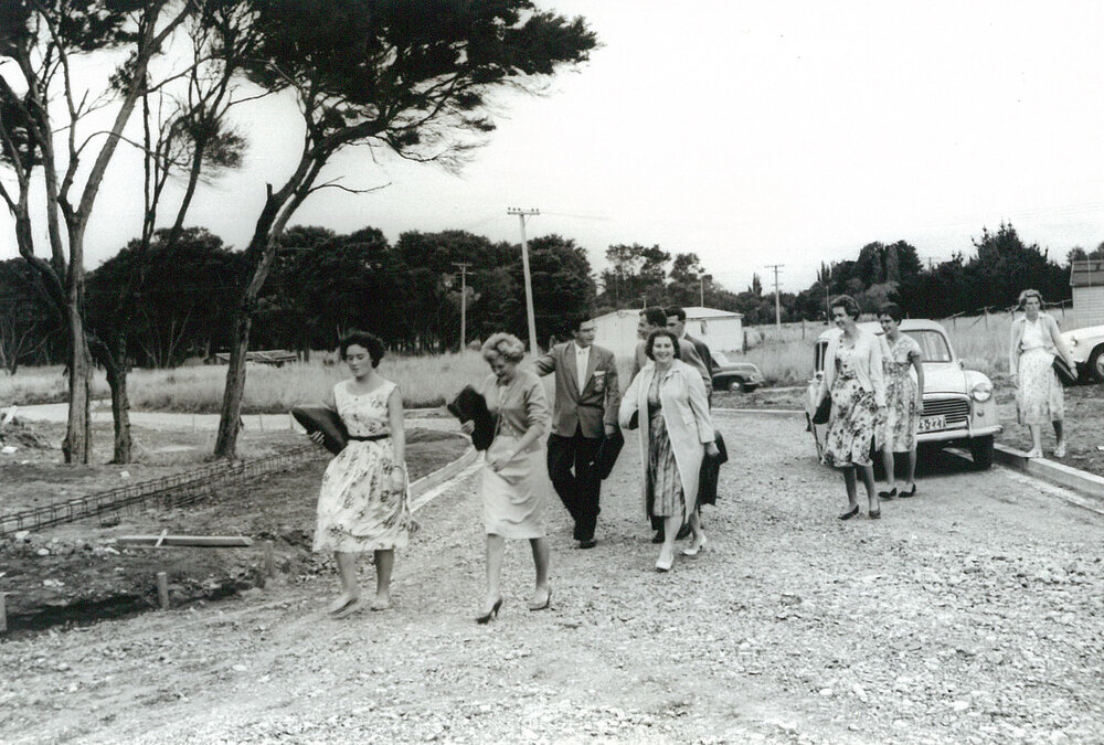 Palmerston North University College, students arriving, circa March 1960