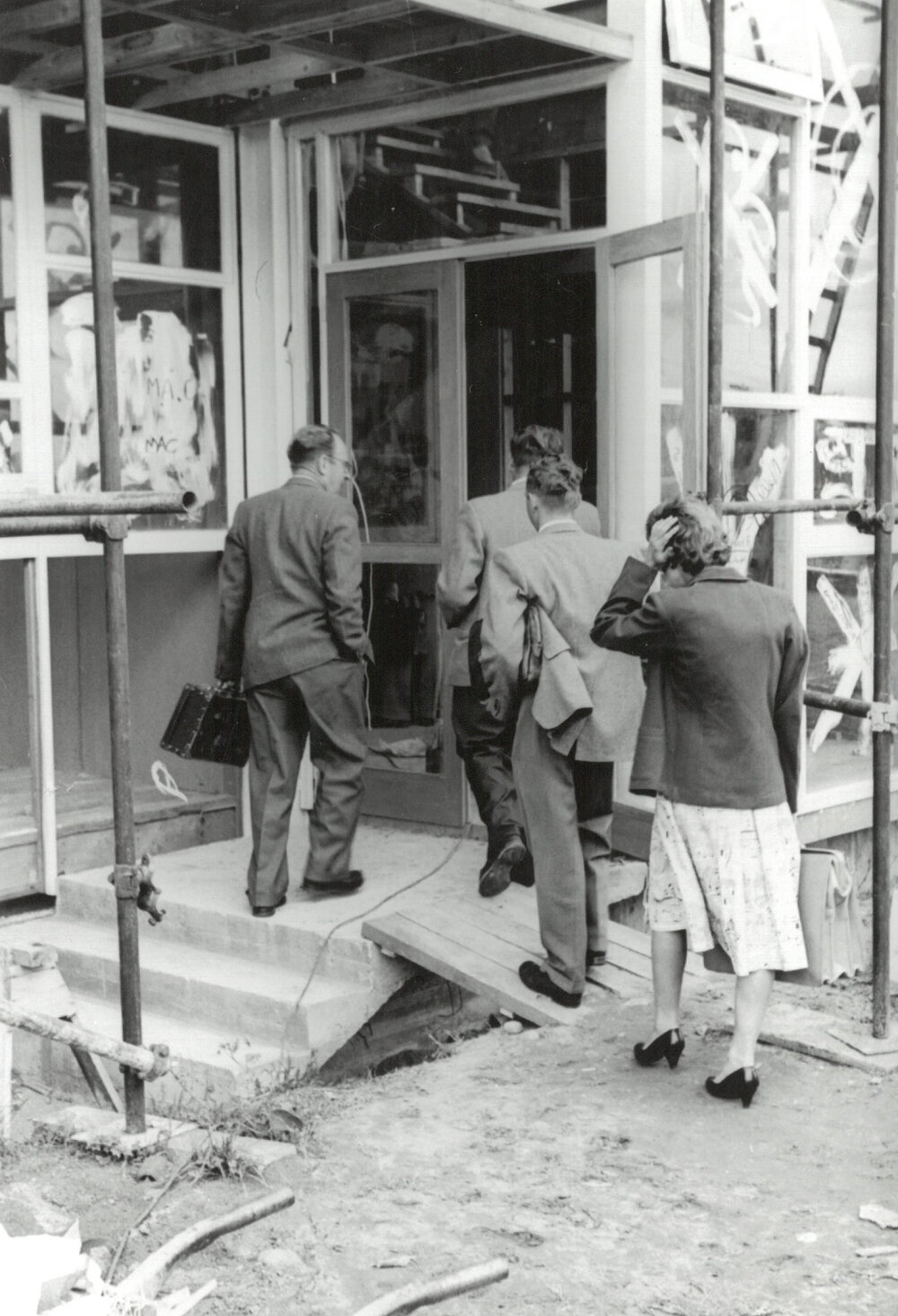 Palmerston North University College. Students arriving, circa March 1960
