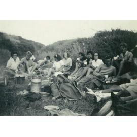 Student picnic at Himatangi Beach, 1948