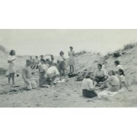 Student picnic at Himatangi Beach, 1948