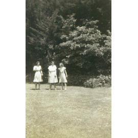 Students in the garden, 1947
