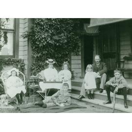 Monro family at Craiglockhart, circa 1898
