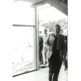 Palmerston North University College. Students arriving, circa March 1960