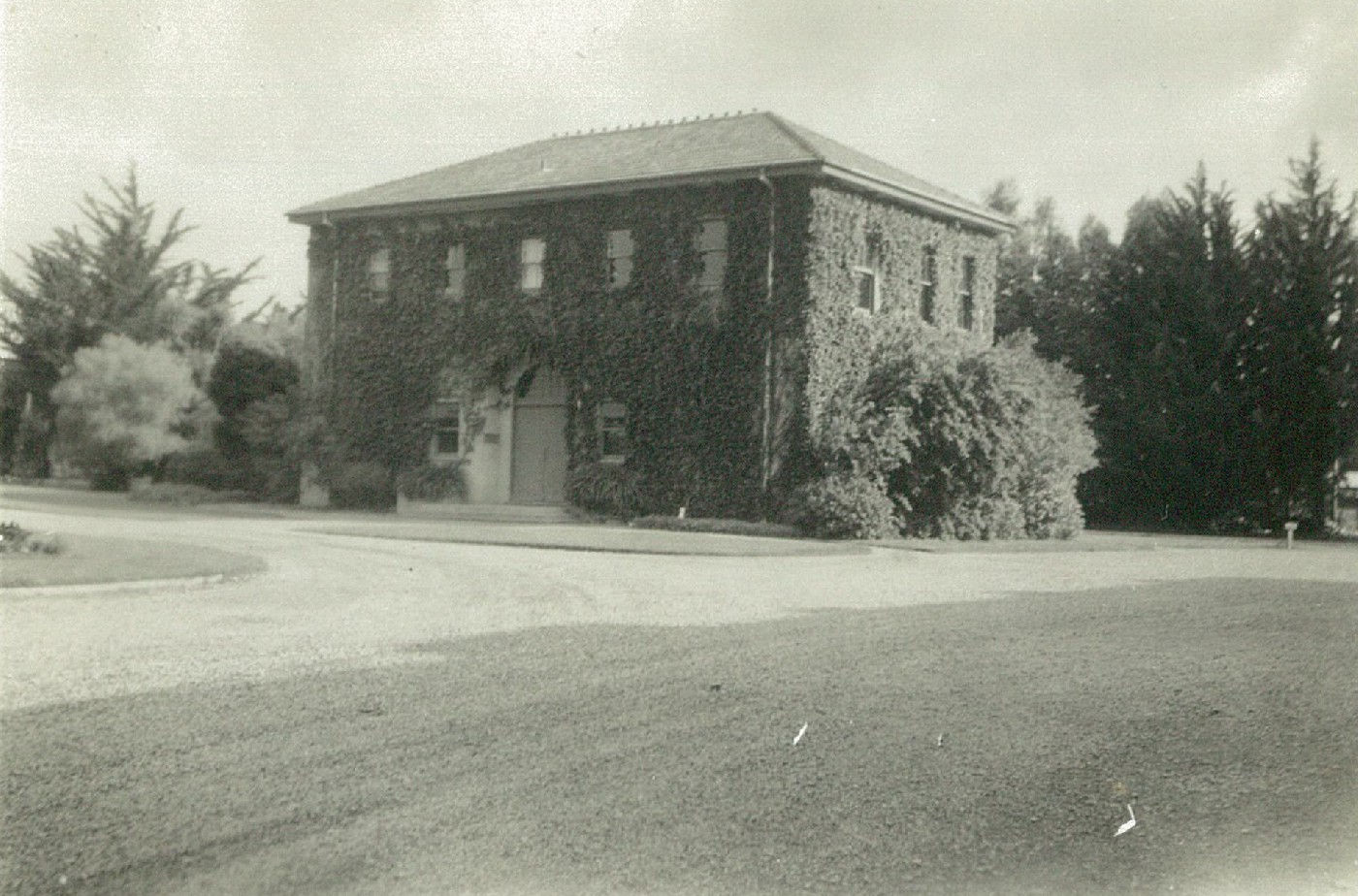 The old Registry Building in the 1950's
